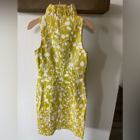 Taylor| Floral Dress in Bright Neon Tone, Size 4•••Perfect for Spring! - Picture 4 of 16